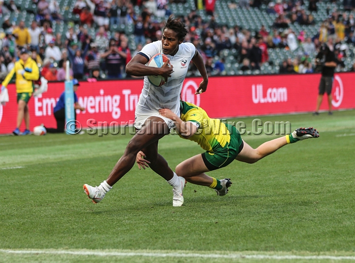 2018RugbySevensSat-37.JPG - United States player Naya Tapper scores a try against Australia in the women's championship bronze medal match of the 2018 Rugby World Cup Sevens, Saturday, July 21, 2018, at AT&T Park, San Francisco. Australia defeated the United States 24-14. (Spencer Allen/IOS via AP)